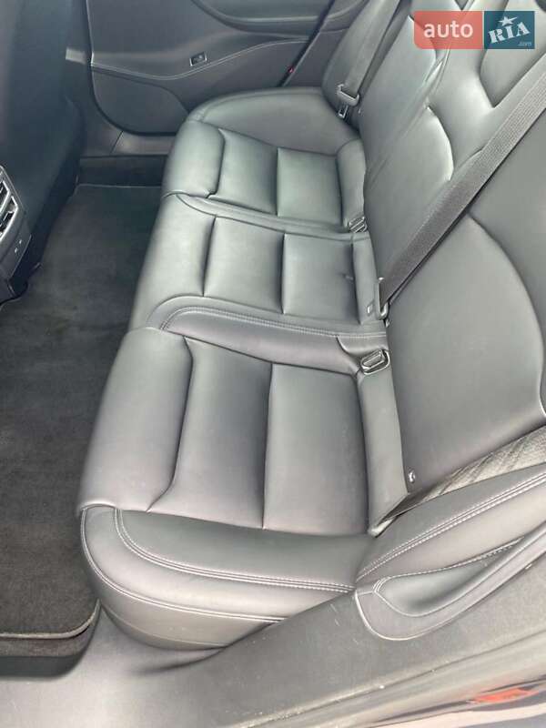 Ліфтбек Tesla Model S 2018 в Києві