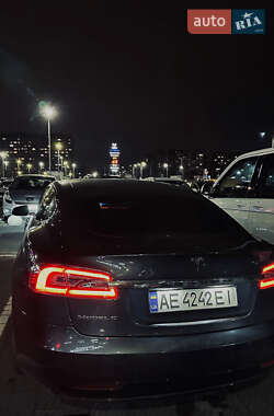 Лифтбек Tesla Model S 2016 в Львове