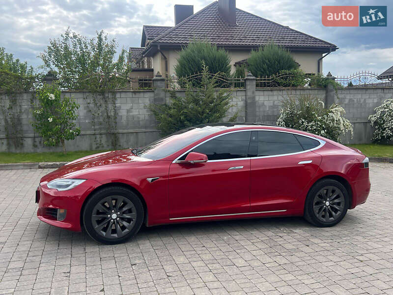 Лифтбек Tesla Model S 2017 в Ровно