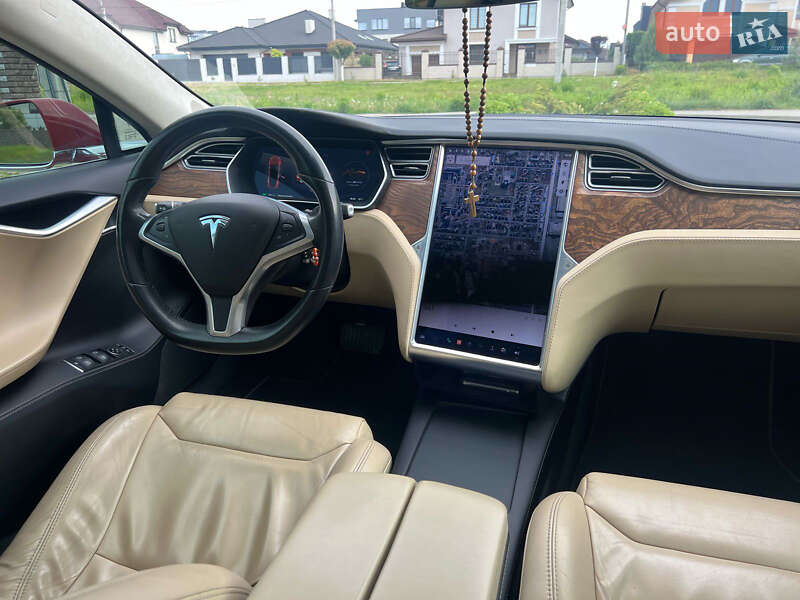 Лифтбек Tesla Model S 2017 в Ровно