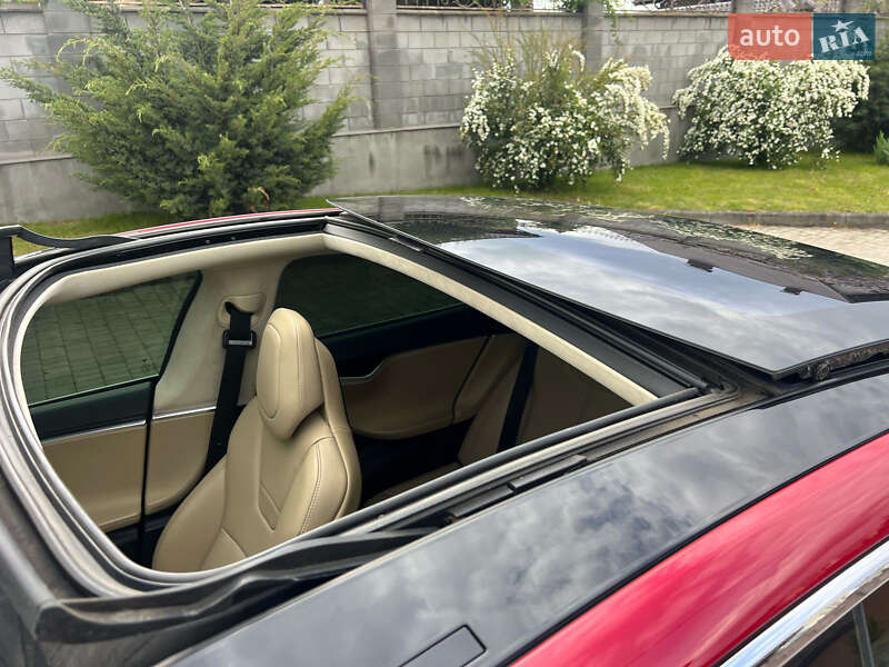 Лифтбек Tesla Model S 2017 в Ровно