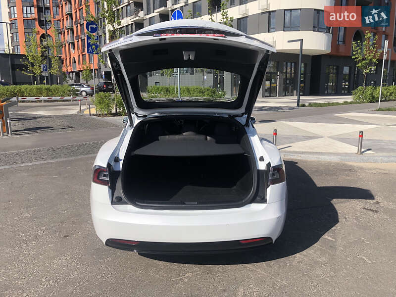 Лифтбек Tesla Model S 2018 в Киеве