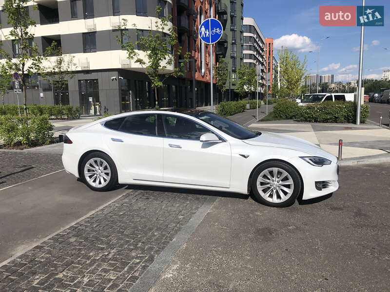 Лифтбек Tesla Model S 2018 в Киеве