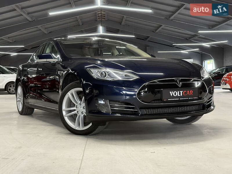 Лифтбек Tesla Model S 2014 в 