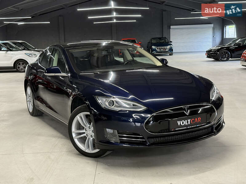 Ліфтбек Tesla Model S 2014 в Володимирі