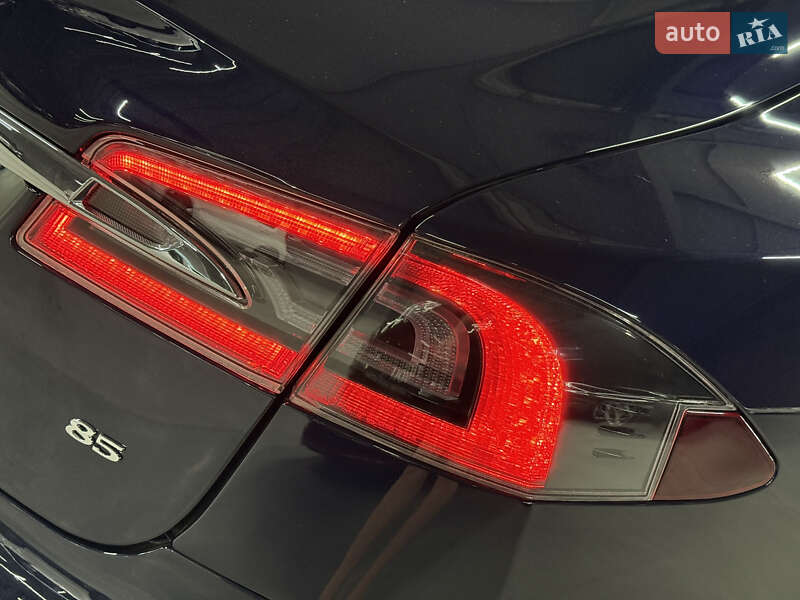 Ліфтбек Tesla Model S 2014 в Володимирі