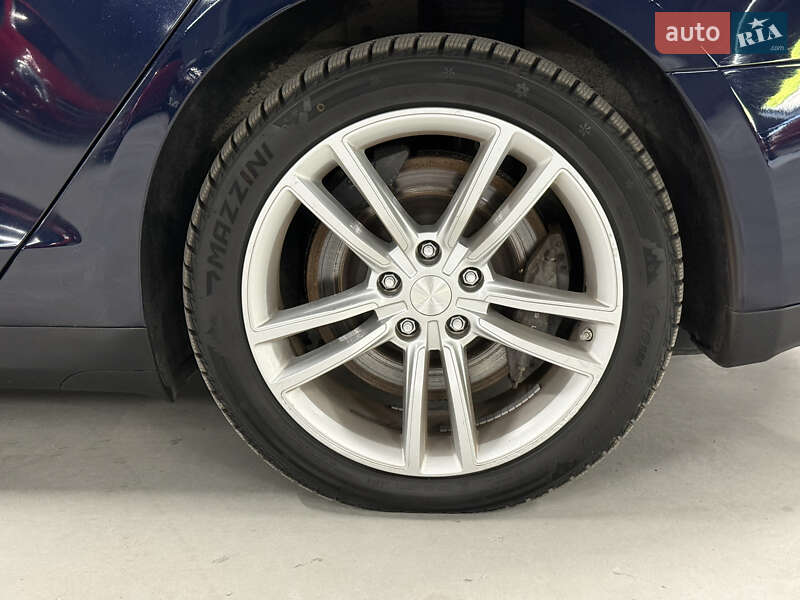 Ліфтбек Tesla Model S 2014 в Володимирі