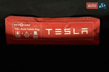 Лифтбек Tesla Model S 2014 в 
