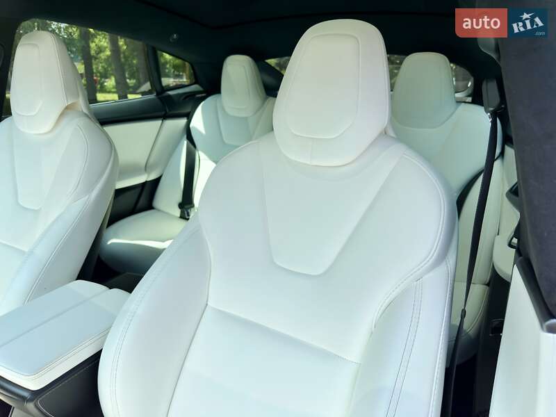 Лифтбек Tesla Model S 2018 в Черновцах