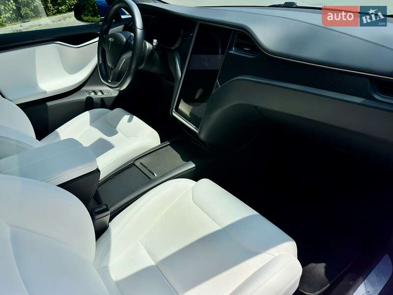 Лифтбек Tesla Model S 2018 в Черновцах