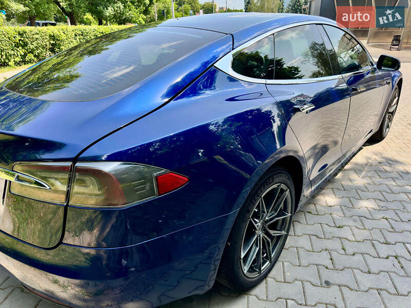 Лифтбек Tesla Model S 2018 в Черновцах