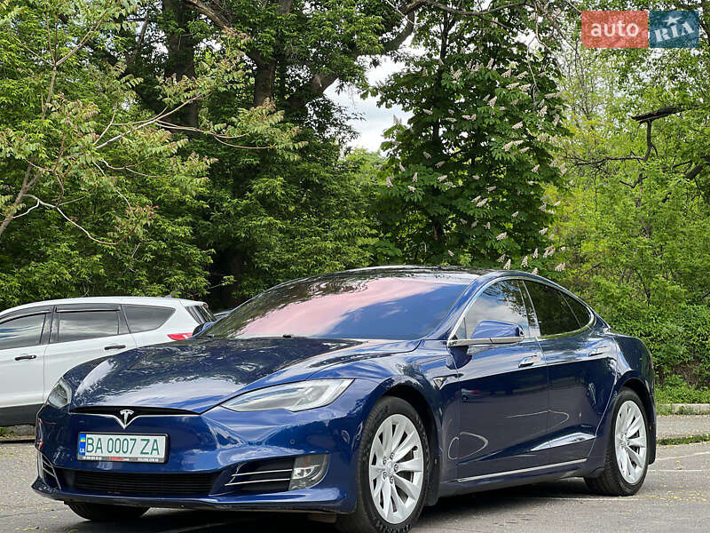 Лифтбек Tesla Model S 2017 в Днепре