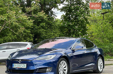 Лифтбек Tesla Model S 2017 в 
