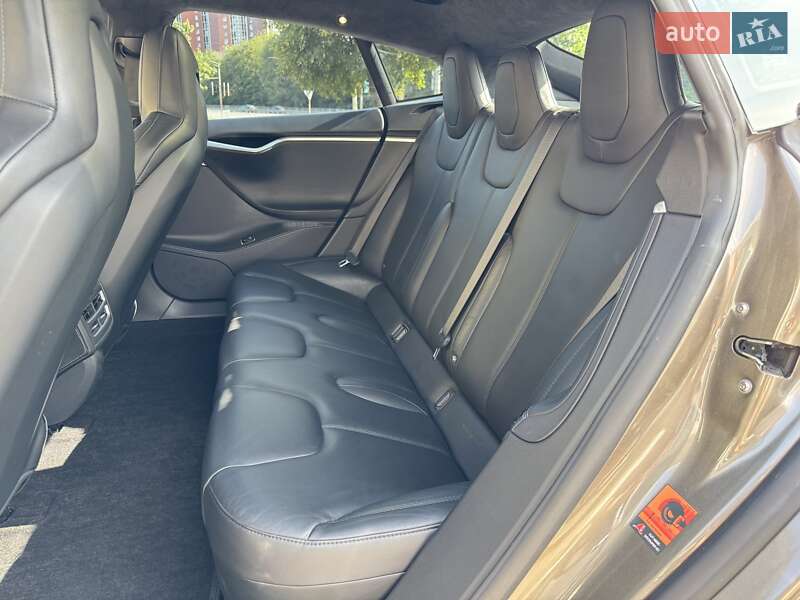 Лифтбек Tesla Model S 2016 в Днепре