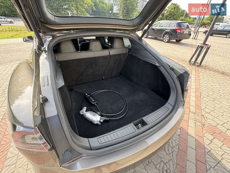 Лифтбек Tesla Model S 2016 в Днепре