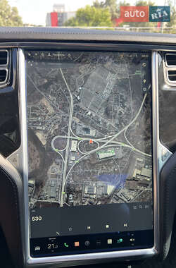 Лифтбек Tesla Model S 2013 в 