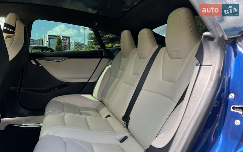 Ліфтбек Tesla Model S 2019 в Львові