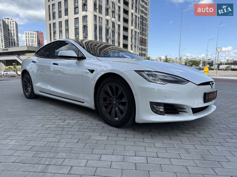 Лифтбек Tesla Model S 2019 в Киеве