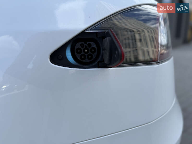 Лифтбек Tesla Model S 2019 в Киеве