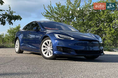 Лифтбек Tesla Model S 2016 в 