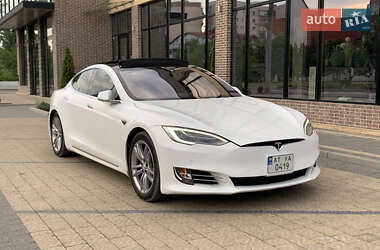 Лифтбек Tesla Model S 2016 в Ивано-Франковске