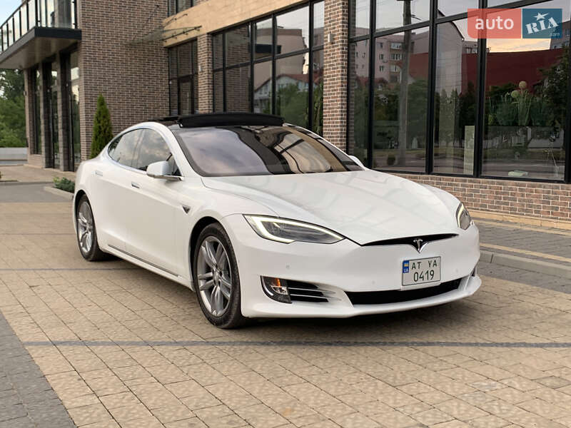 Лифтбек Tesla Model S 2016 в Ивано-Франковске
