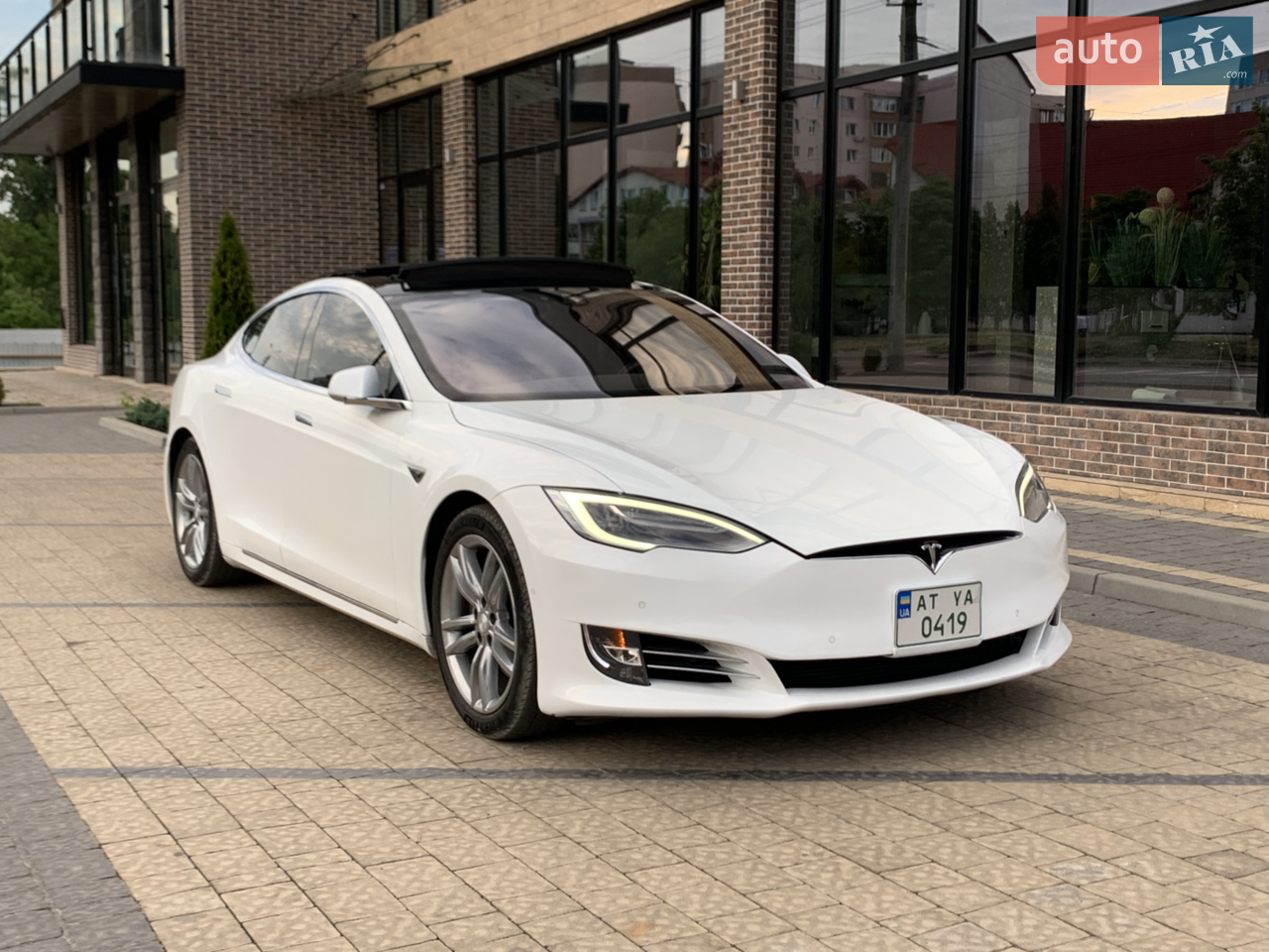 2015 Tesla Model S - мініатюра 12