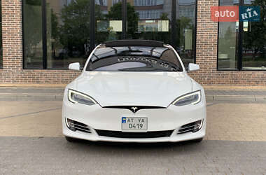 Лифтбек Tesla Model S 2016 в Ивано-Франковске