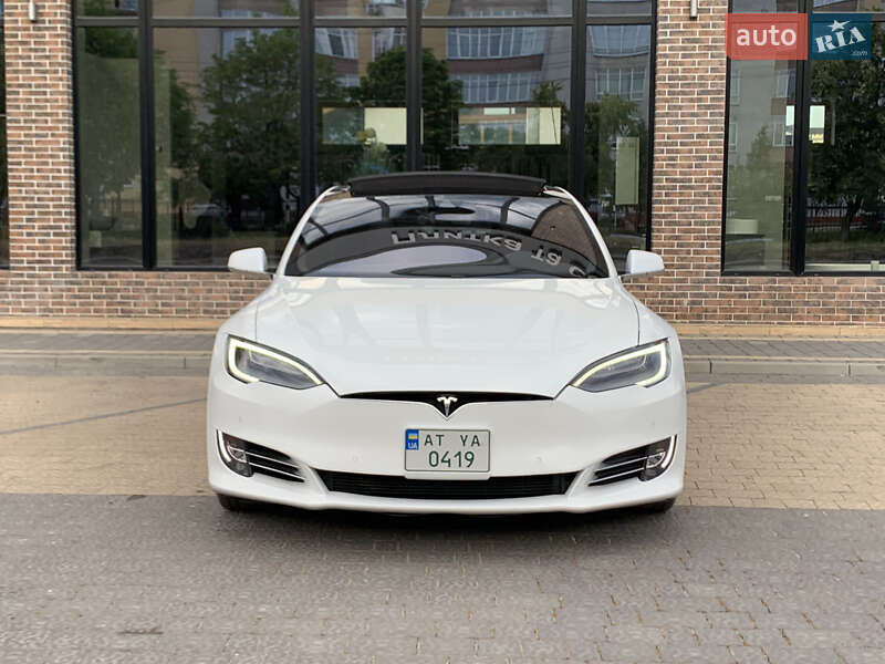 Лифтбек Tesla Model S 2016 в Ивано-Франковске