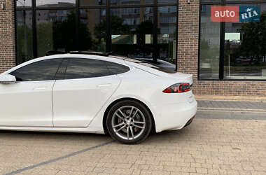 Лифтбек Tesla Model S 2016 в Ивано-Франковске
