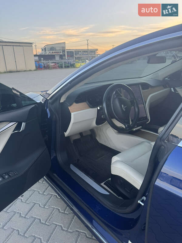 Лифтбек Tesla Model S 2018 в Черновцах