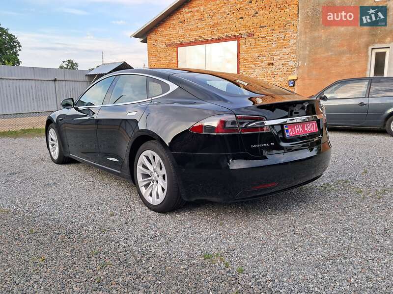 Лифтбек Tesla Model S 2018 в Радехове