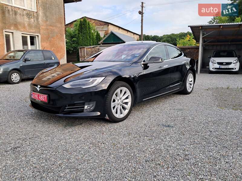 Лифтбек Tesla Model S 2018 в Радехове