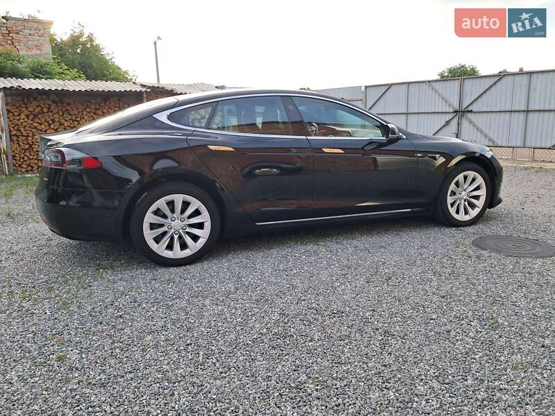 Лифтбек Tesla Model S 2018 в Радехове