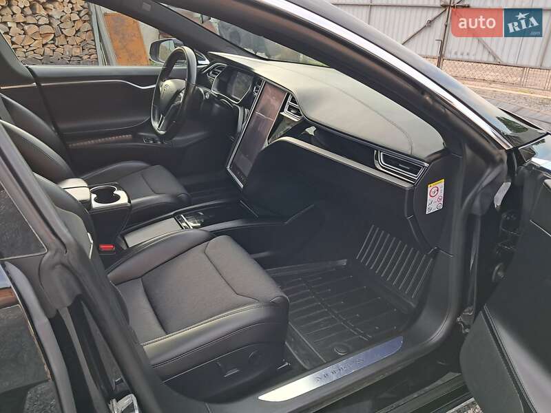 Лифтбек Tesla Model S 2018 в Радехове