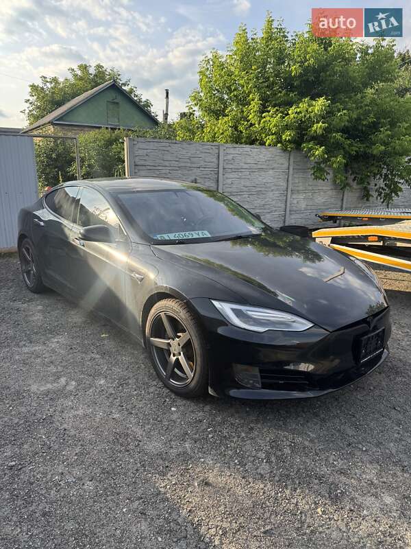Ліфтбек Tesla Model S 2016 в Бучі