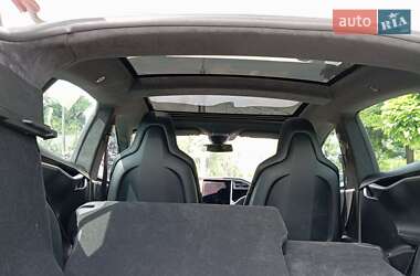 Лифтбек Tesla Model S 2015 в 