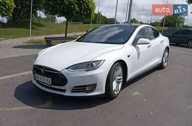 Лифтбек Tesla Model S 2015 в 