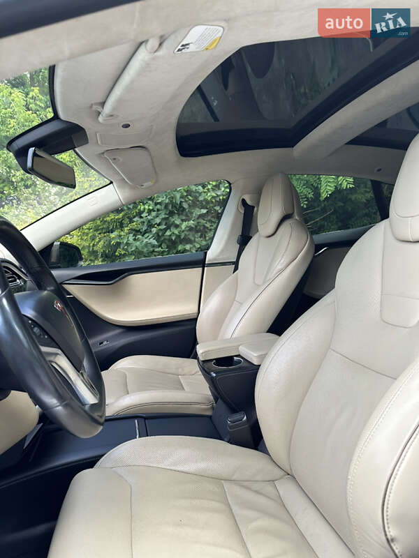 Ліфтбек Tesla Model S 2016 в Рівному фото 21 Ліфтбек Tesla Model S 2016 в Рівному