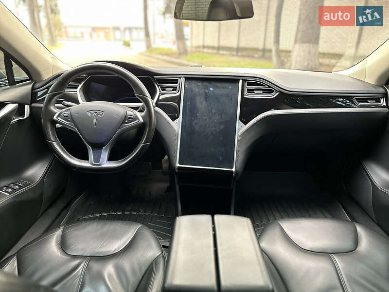 Лифтбек Tesla Model S 2014 в Виннице