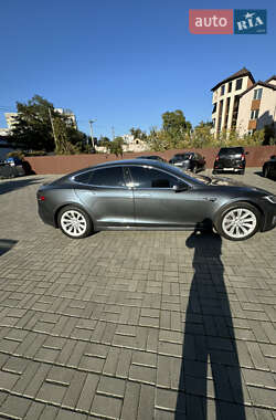 Лифтбек Tesla Model S 2017 в 