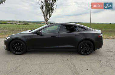 Лифтбек Tesla Model S 2015 в 