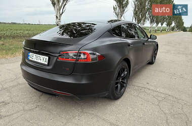 Лифтбек Tesla Model S 2015 в 