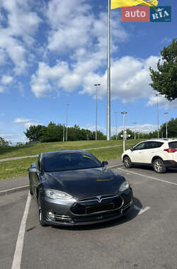 Ліфтбек Tesla Model S 2015 в Вінниці