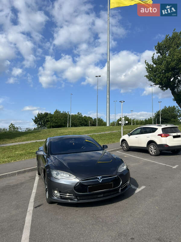 Ліфтбек Tesla Model S 2015 в 