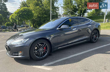 Лифтбек Tesla Model S 2015 в Виннице