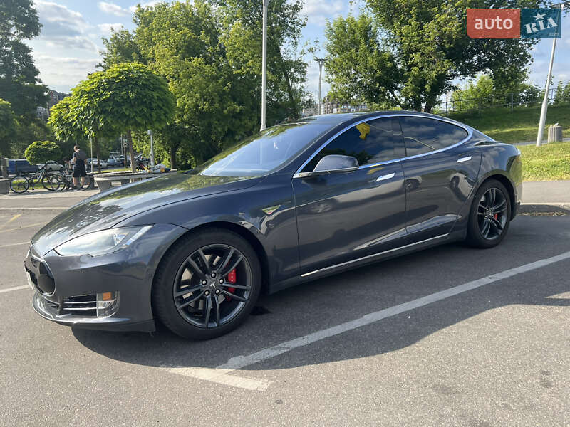 Ліфтбек Tesla Model S 2015 в Вінниці