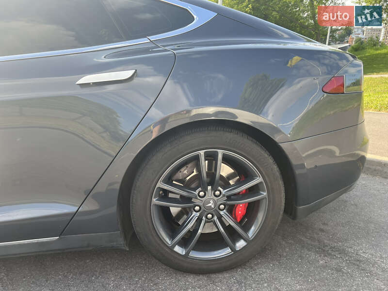 Ліфтбек Tesla Model S 2015 в Вінниці