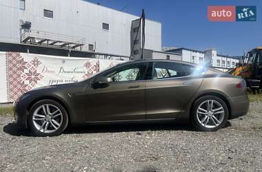 Лифтбек Tesla Model S 2015 в 