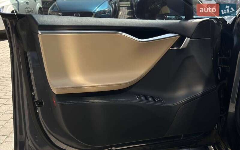 Лифтбек Tesla Model S 2015 в Ивано-Франковске